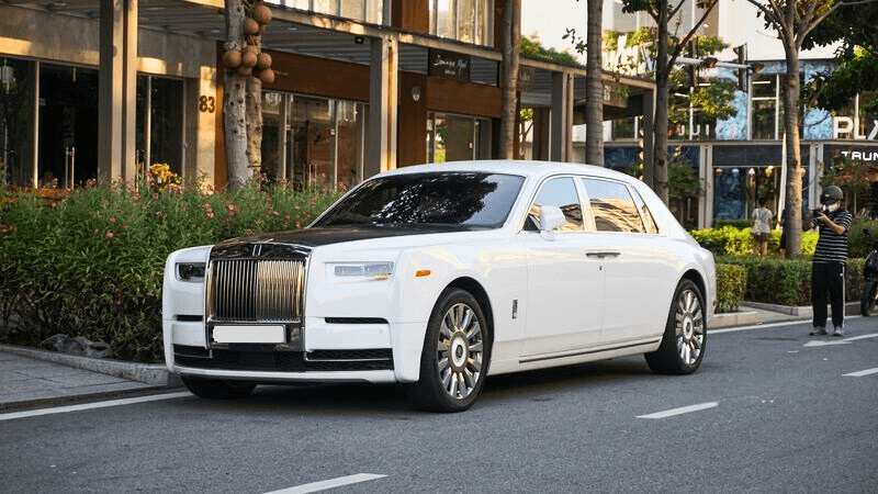 Cho thuê xe Rolls Royce đẳng cấp, giá tốt tại Thế Giới Vận Tải 5 Rolls Royce Phantom