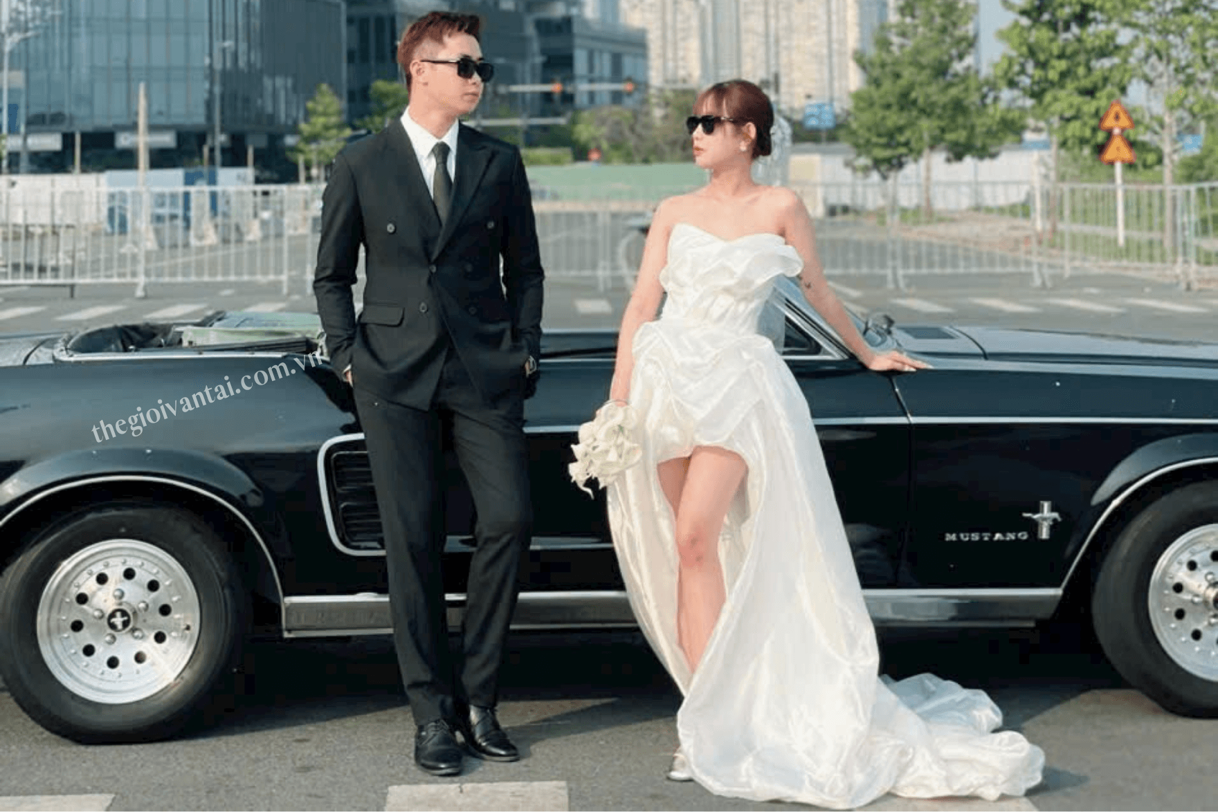 Dịch Vụ Cho Thuê Xe Cổ Mustang Chụp Ảnh, Cưới, Quay Phim – Biểu Tượng Của Sự Đẳng Cấp và Phong Cách 9 Thuê xe cưới cổ Mustang chụp ảnh cưới